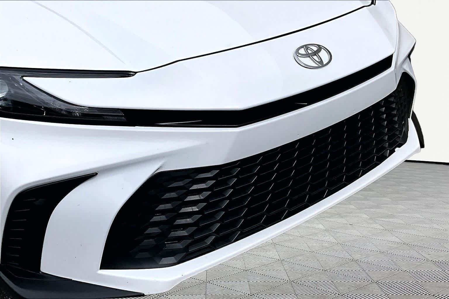 Used 2025 Ice Cap Toyota SE image 30