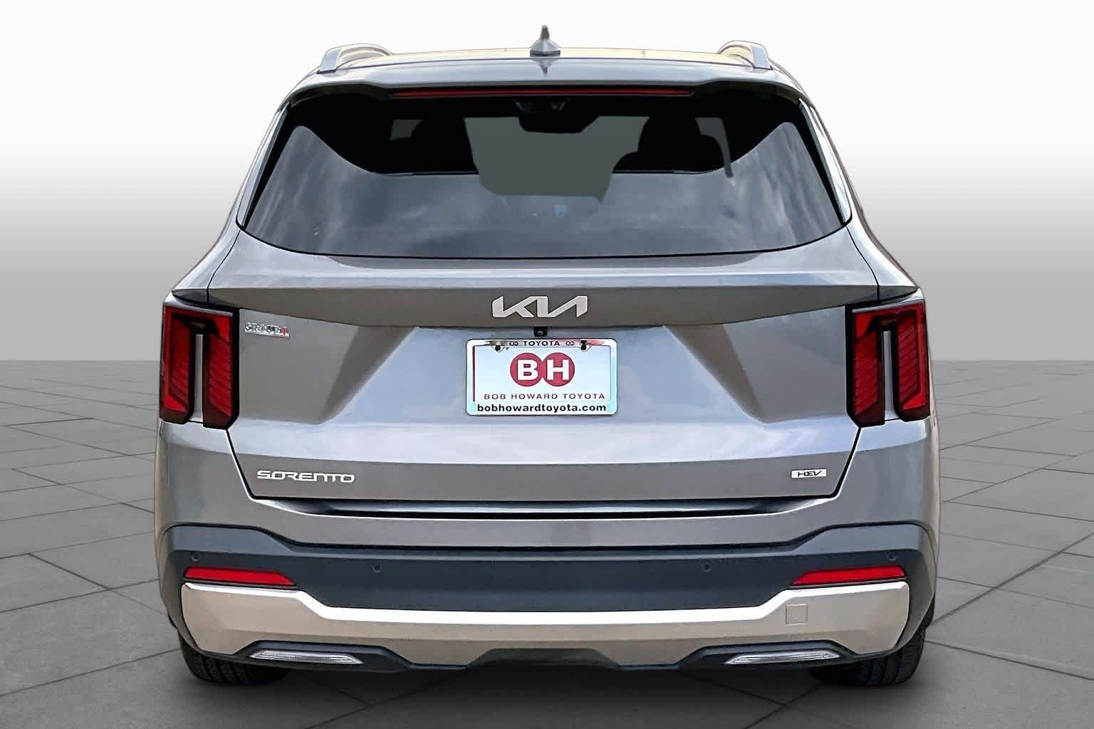 Used 2025 Volcanic Sand Kia SX Prestige image 5