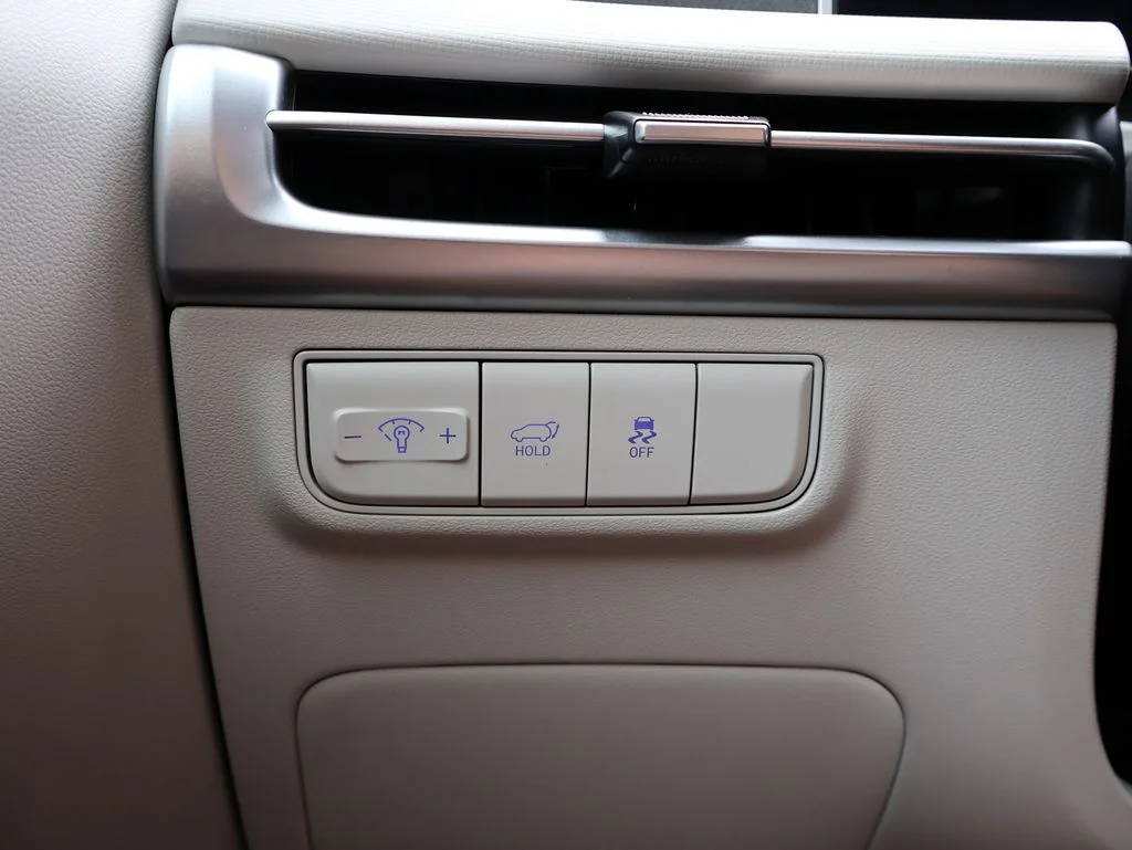 Used 2026 Silver Hyundai SEL image 31