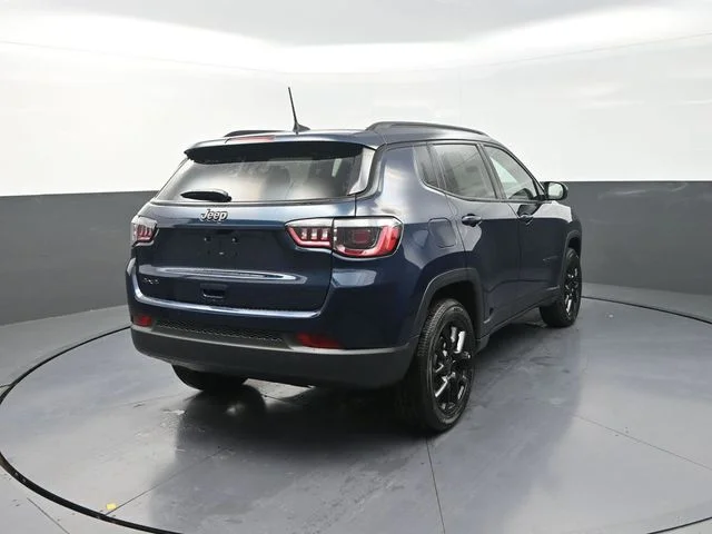New 2026 Fathom Blue Pearl-Coat Exterior Paint Jeep Latitude image 9