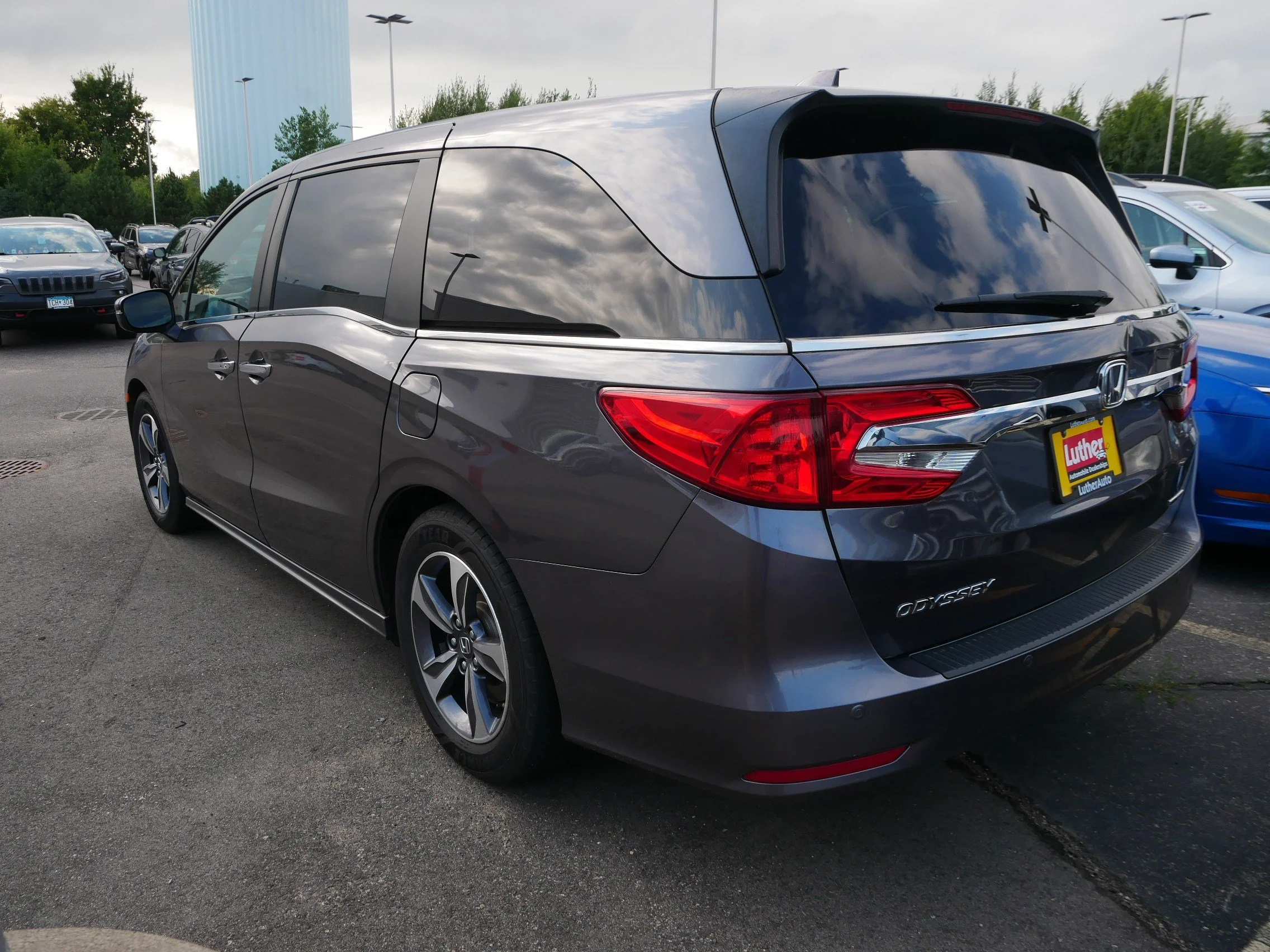 Used 2018 Modern Steel Metallic Honda Touring image 4