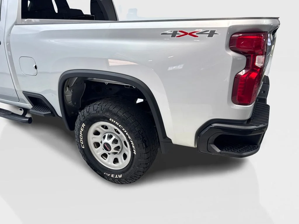 Used 2022 Silver Chevrolet Custom image 16