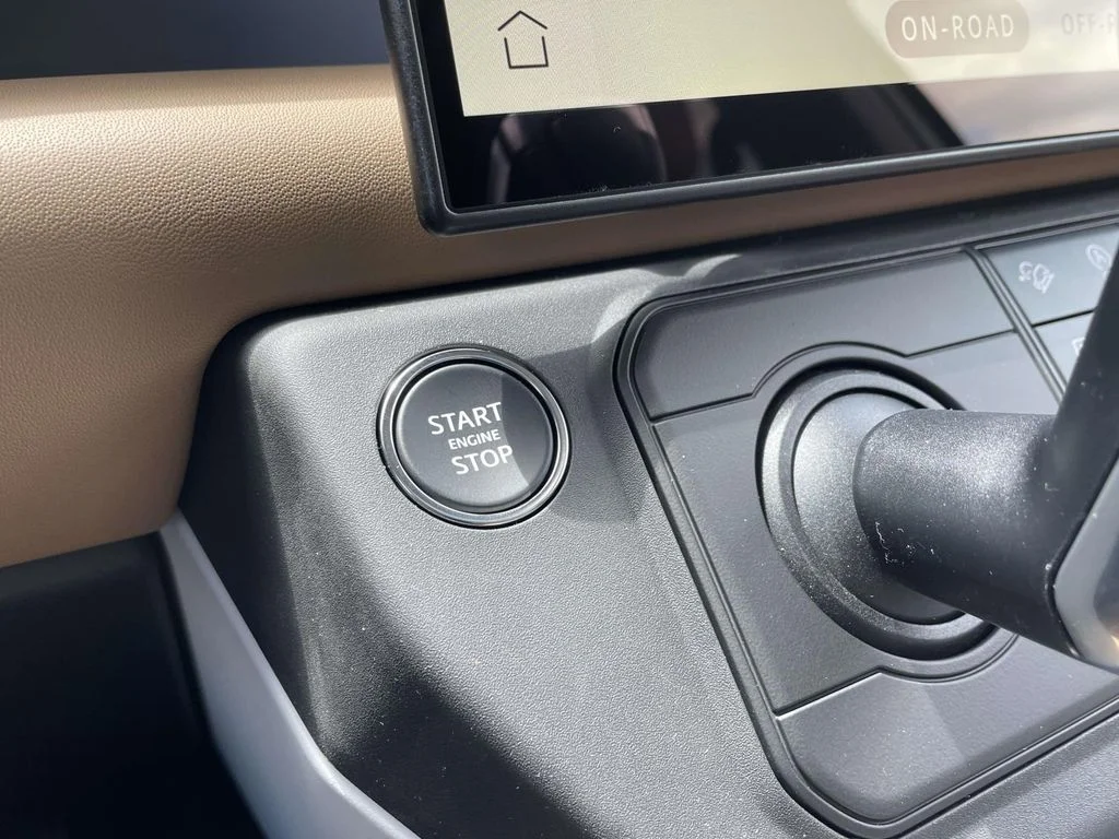 New 2026 Woolstone Green Land Rover X-Dynamic SE image 32