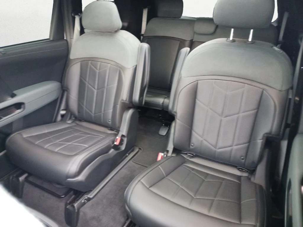 Used 2027 White Kia X-Pro SX-Prestige image 9