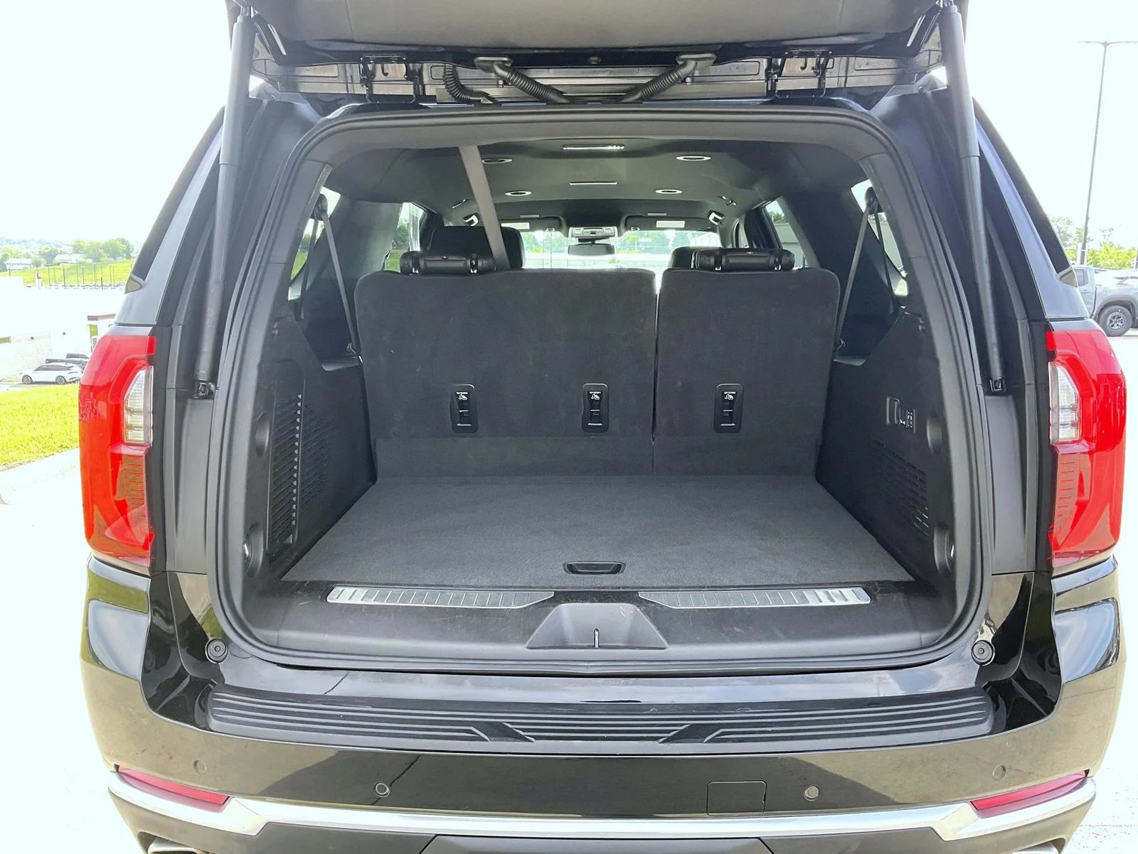 Used 2025 Black GMC Denali image 9