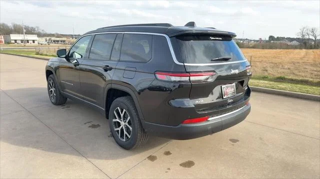 New 2025 Diamond Black Crystal Pearl-Coat Exterior Paint Jeep Limited image 19