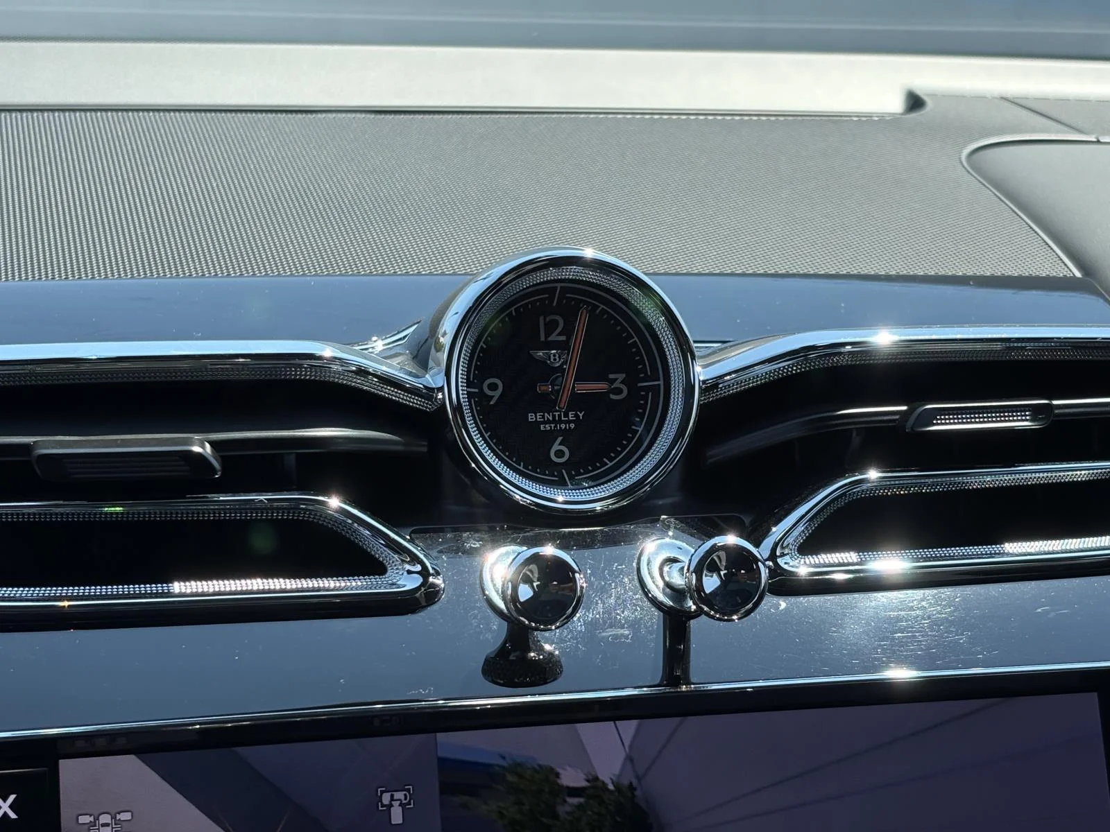 2024 Bentley Bentayga - Photo 30