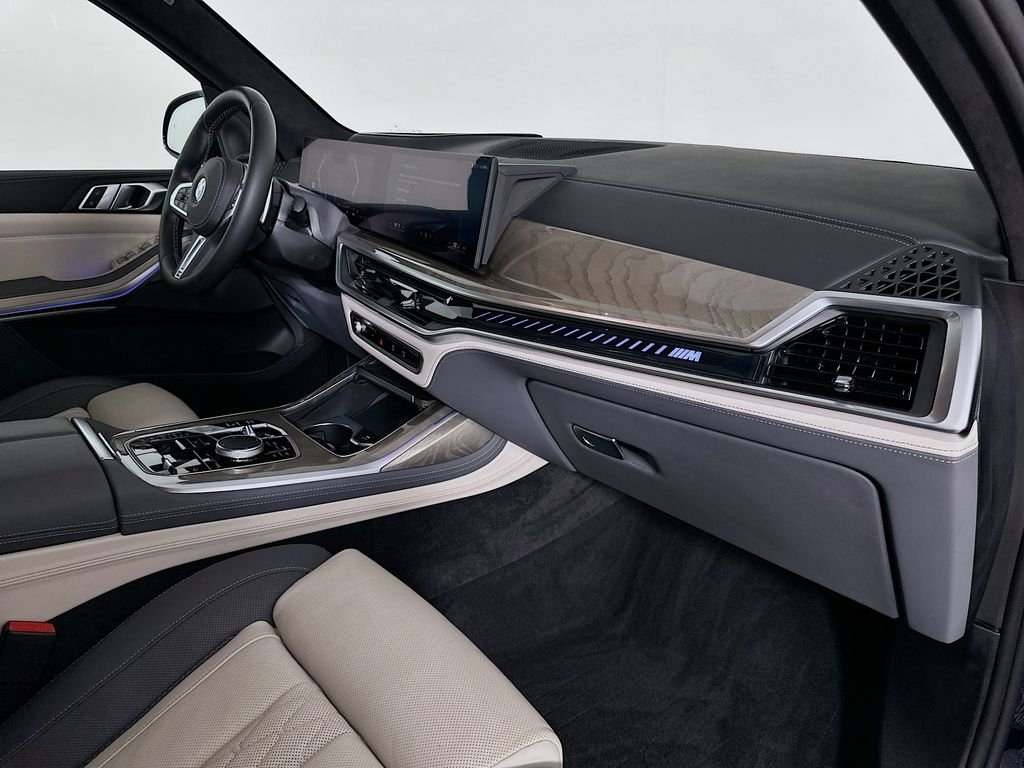 2025 BMW X7 M60i - Photo 31