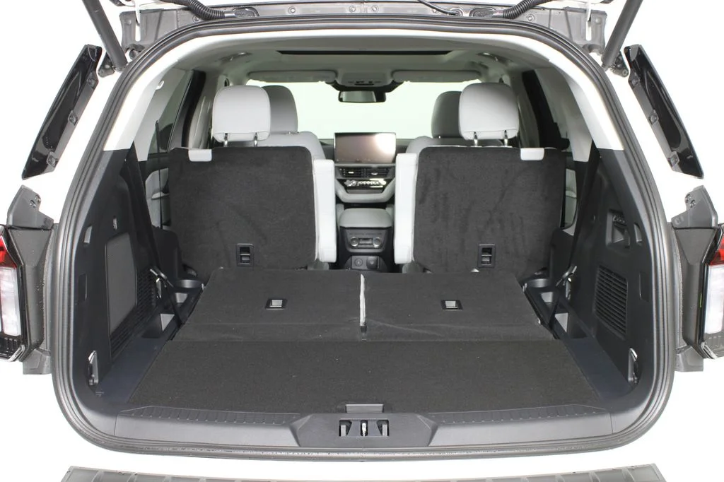 New 2026 White Ford Platinum image 8