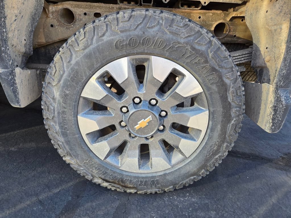 Used 2022 BLACK Chevrolet Custom image 3
