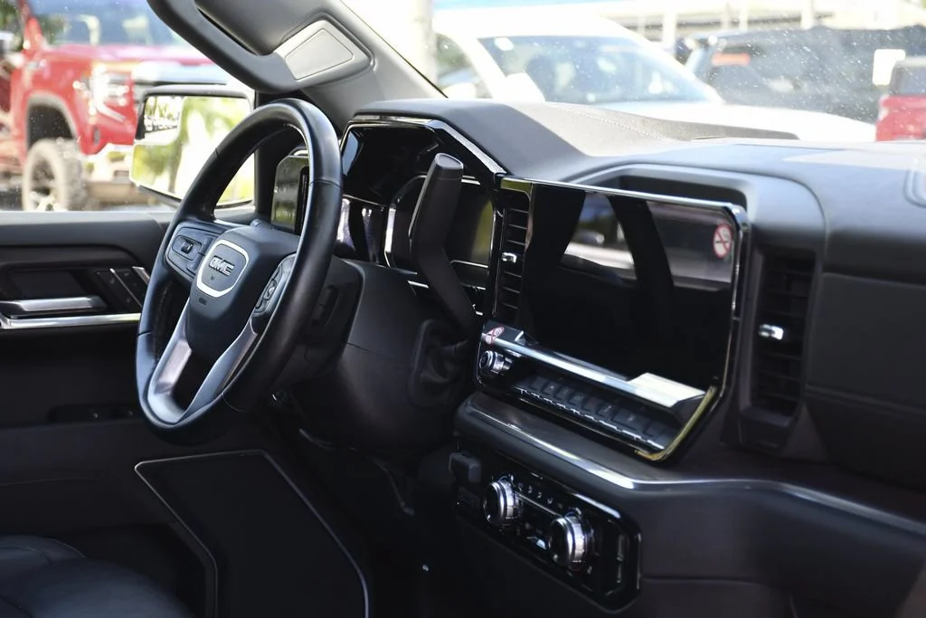 Used 2025 Onyx Black GMC SLT image 28