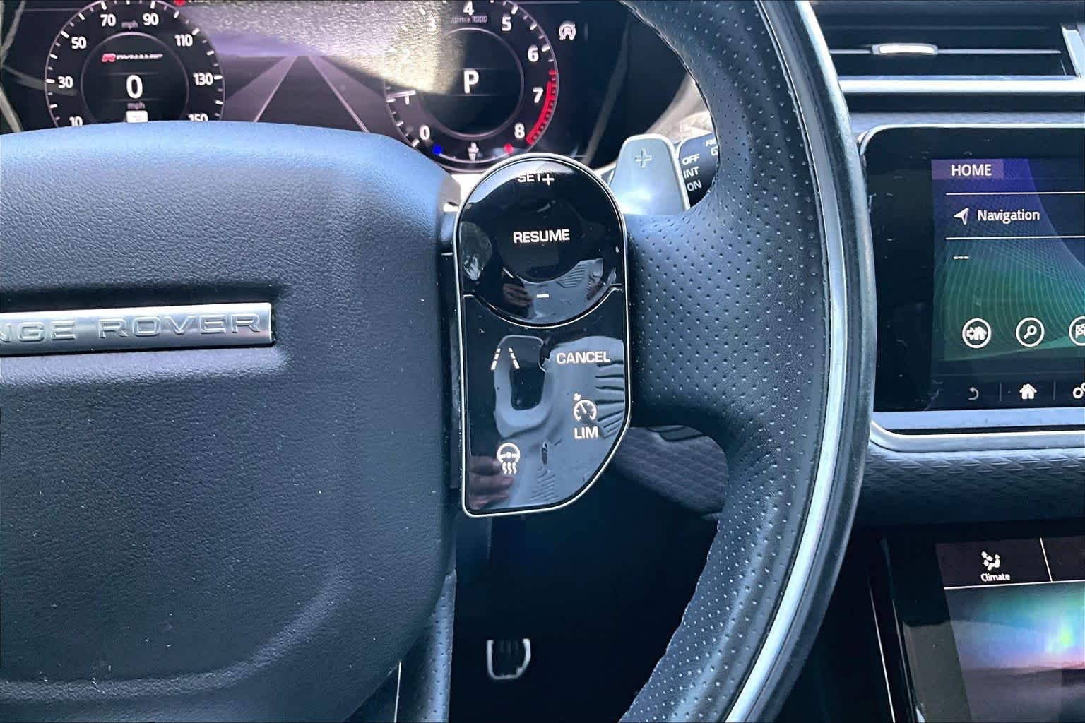Used 2020  Land Rover R-Dynamic S image 23