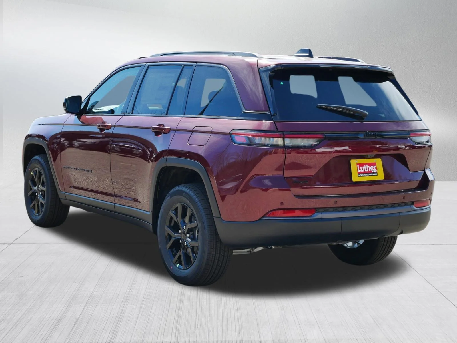 New 2026 Velvet Red Pearl-Coat Exterior Paint Jeep Laredo Altitude image 3