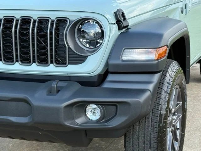 New 2026 Earl Clearcoat Jeep Sport S image 10