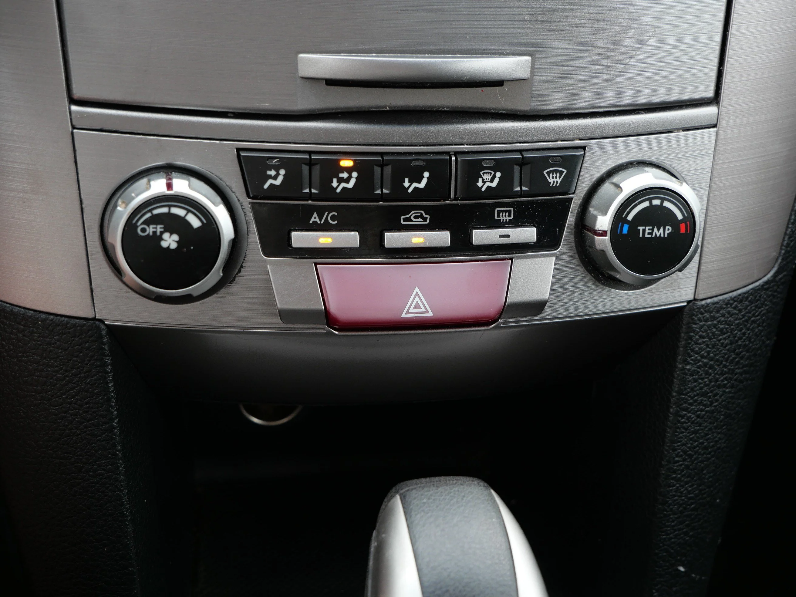 Used 2012 Ice Silver Metallic Subaru 2.5i Premium image 23