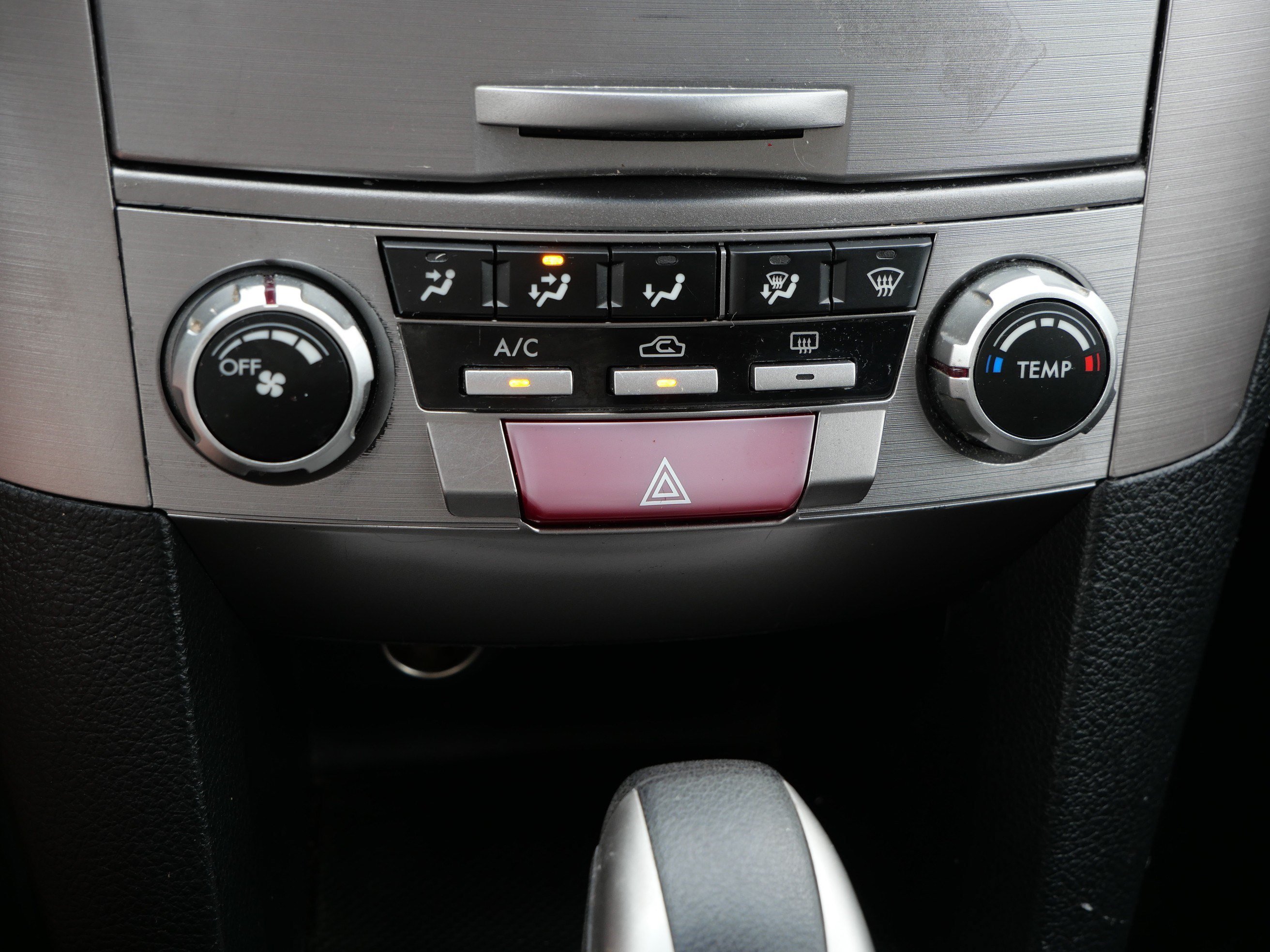 Used 2012 Ice Silver Metallic Subaru 2.5i Premium image 23