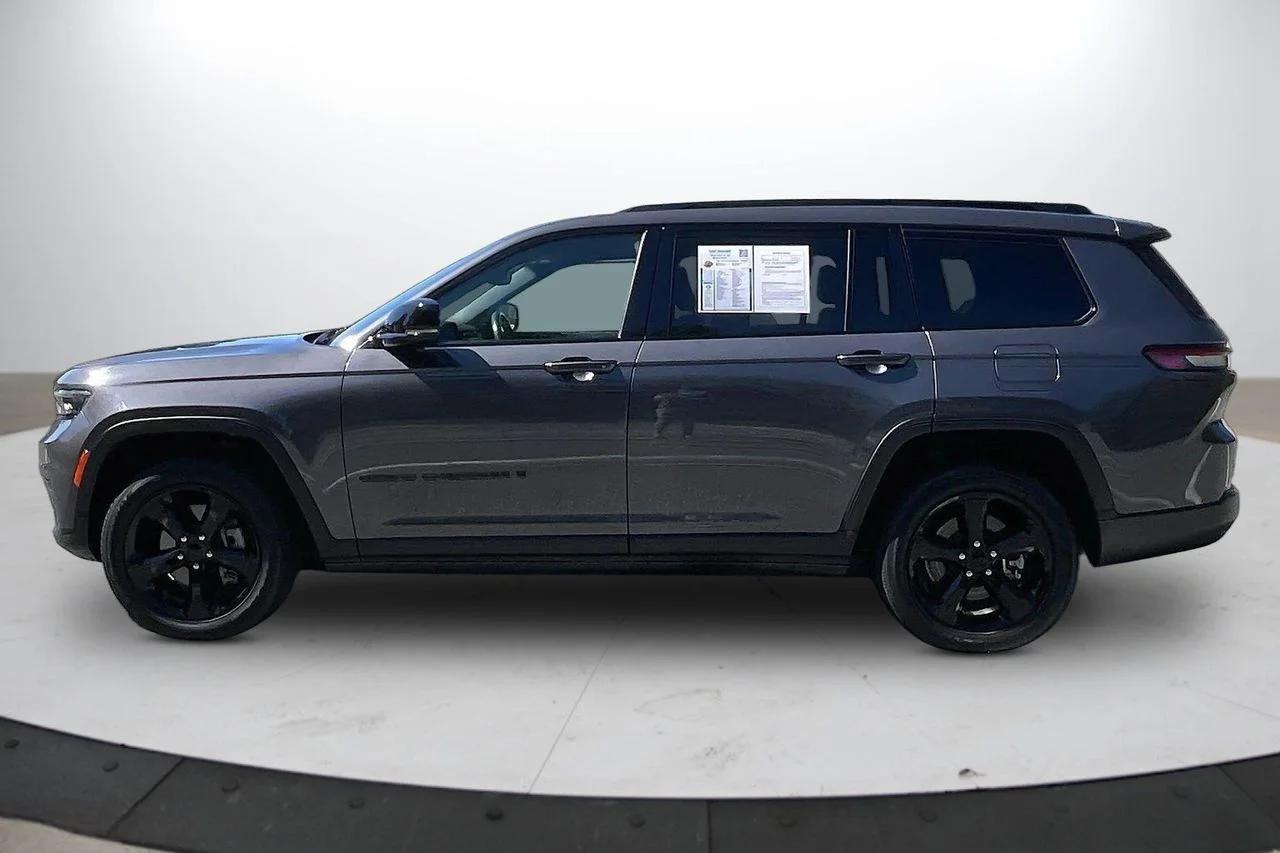 Used 2021 Gray Jeep Altitude image 5