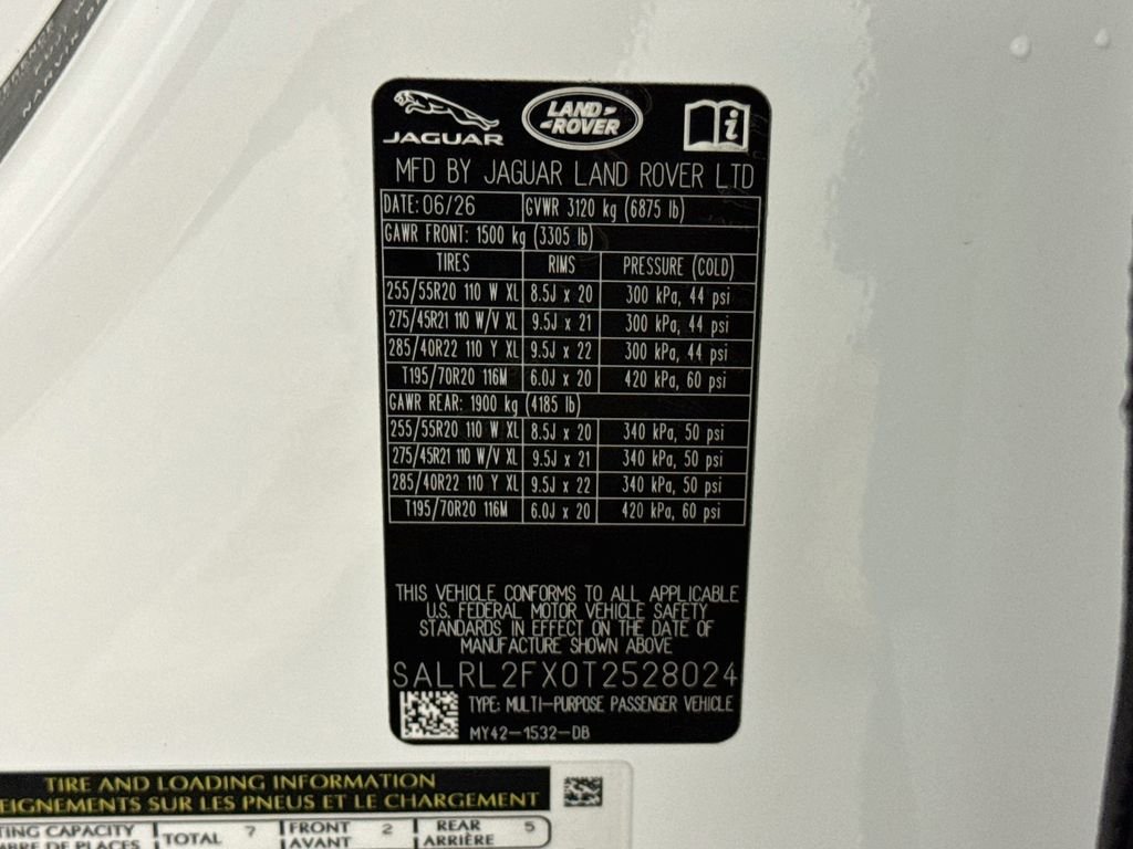 New 2026 Fuji White Land Rover Dynamic SE image 34
