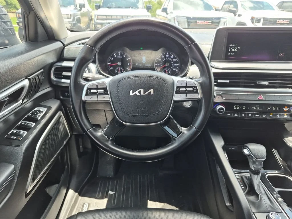 Used 2022 Gray Kia LX image 28