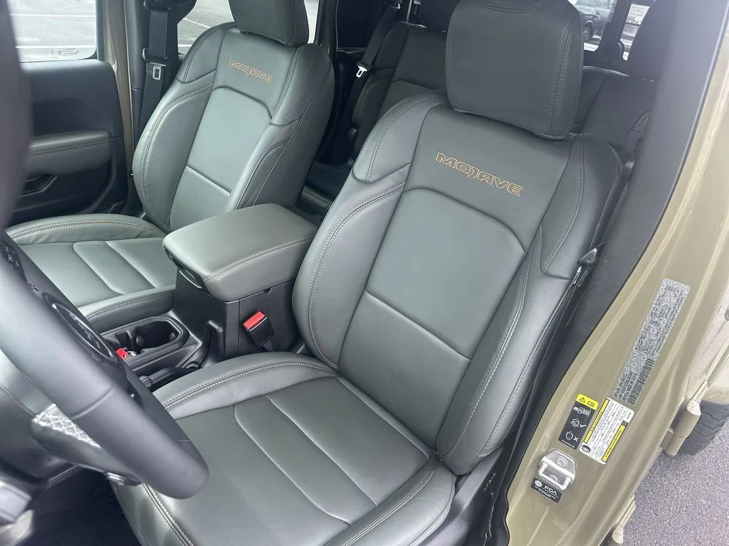 Used 2025 Green Jeep Mojave image 17