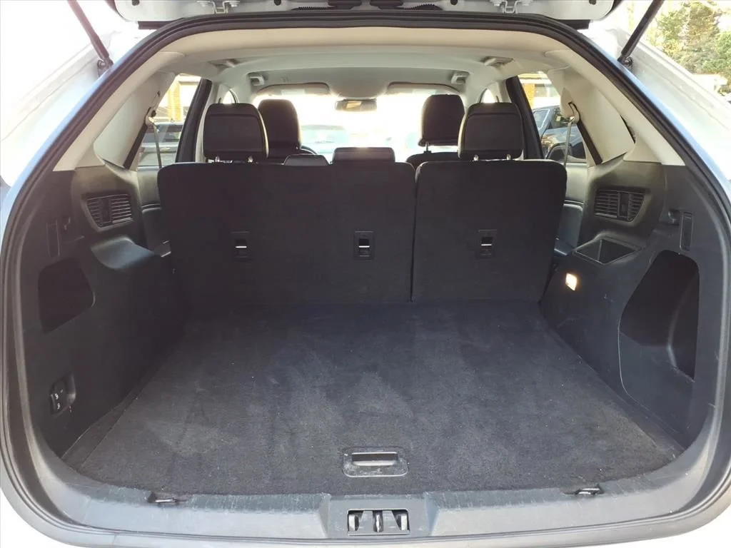 Used 2024 White Ford SEL image 26