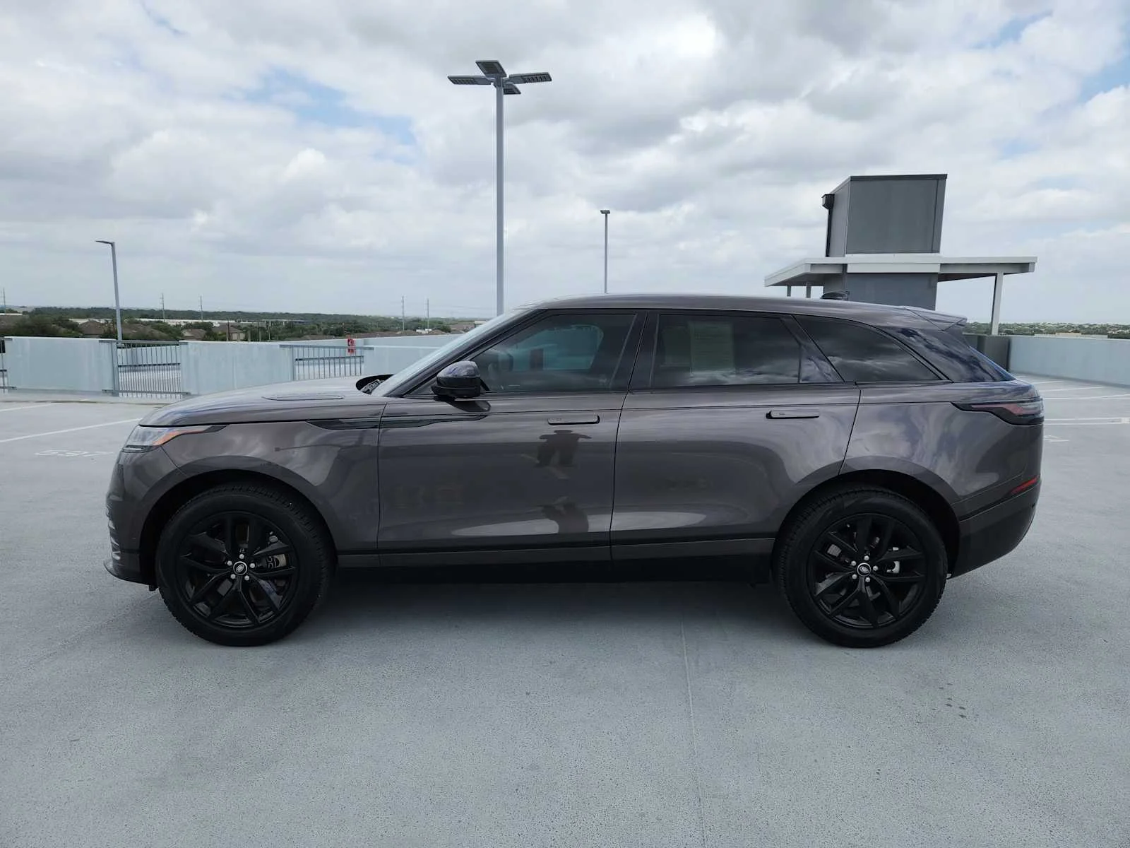 Certified Used 2026 Charente Grey Premium Metallic Land Rover Dynamic SE image 4