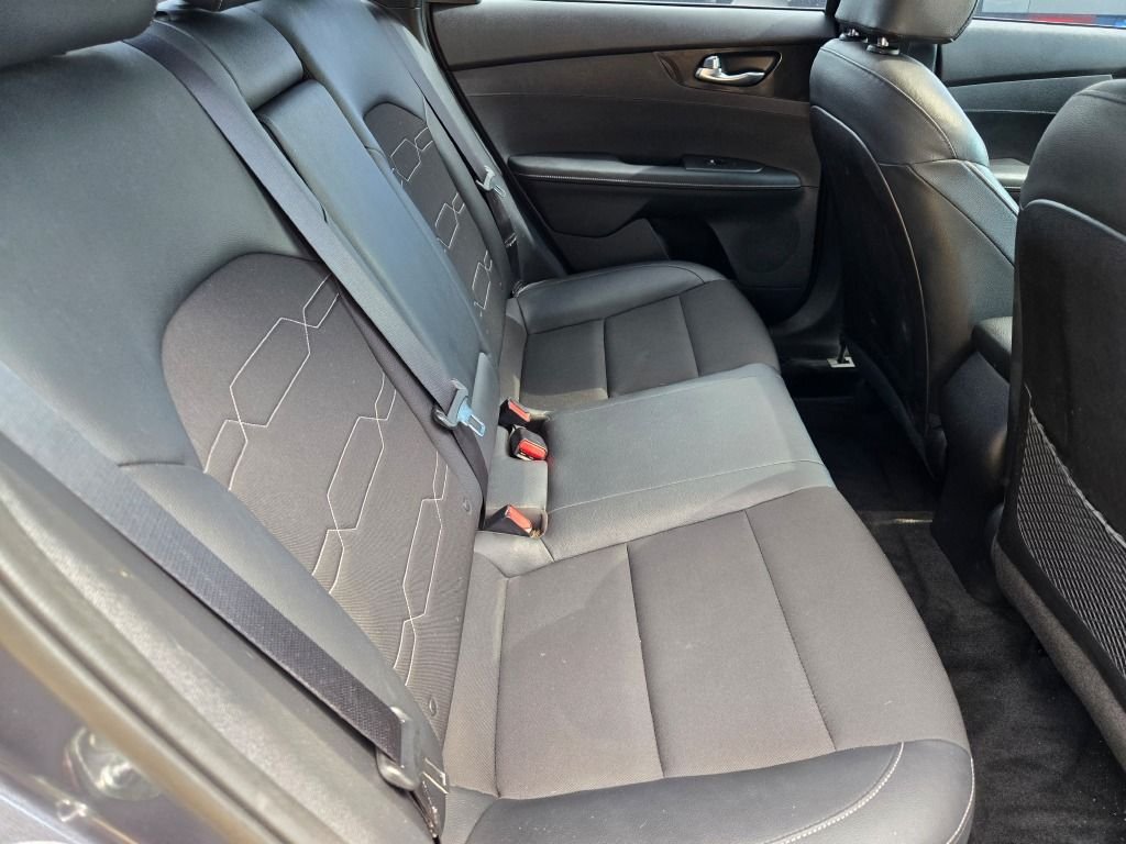 Used 2022 Gray Kia GT-Line image 9