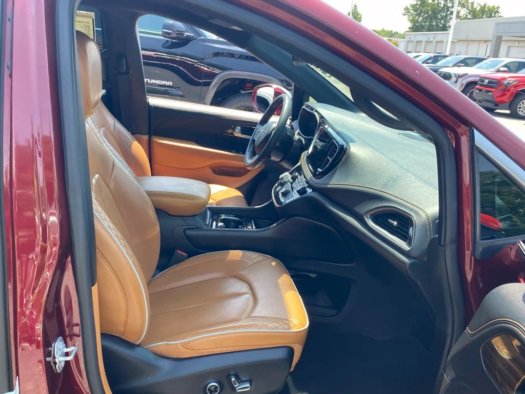 Used 2021 Red Chrysler Pinnacle image 17