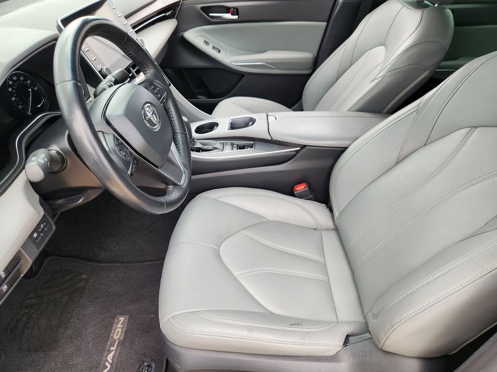 Used 2020 Brownstone Toyota Hybrid XLE image 15