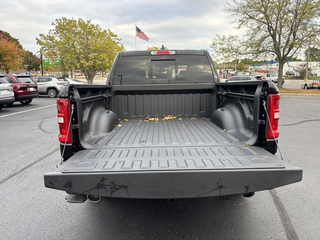 New 2026 Diamond Black Crystal Pearl-Coat Exterior Paint RAM Laramie image 25
