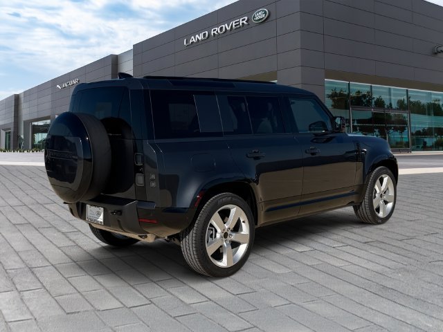 New 2026 Carpathian Grey Land Rover X-Dynamic SE image 5