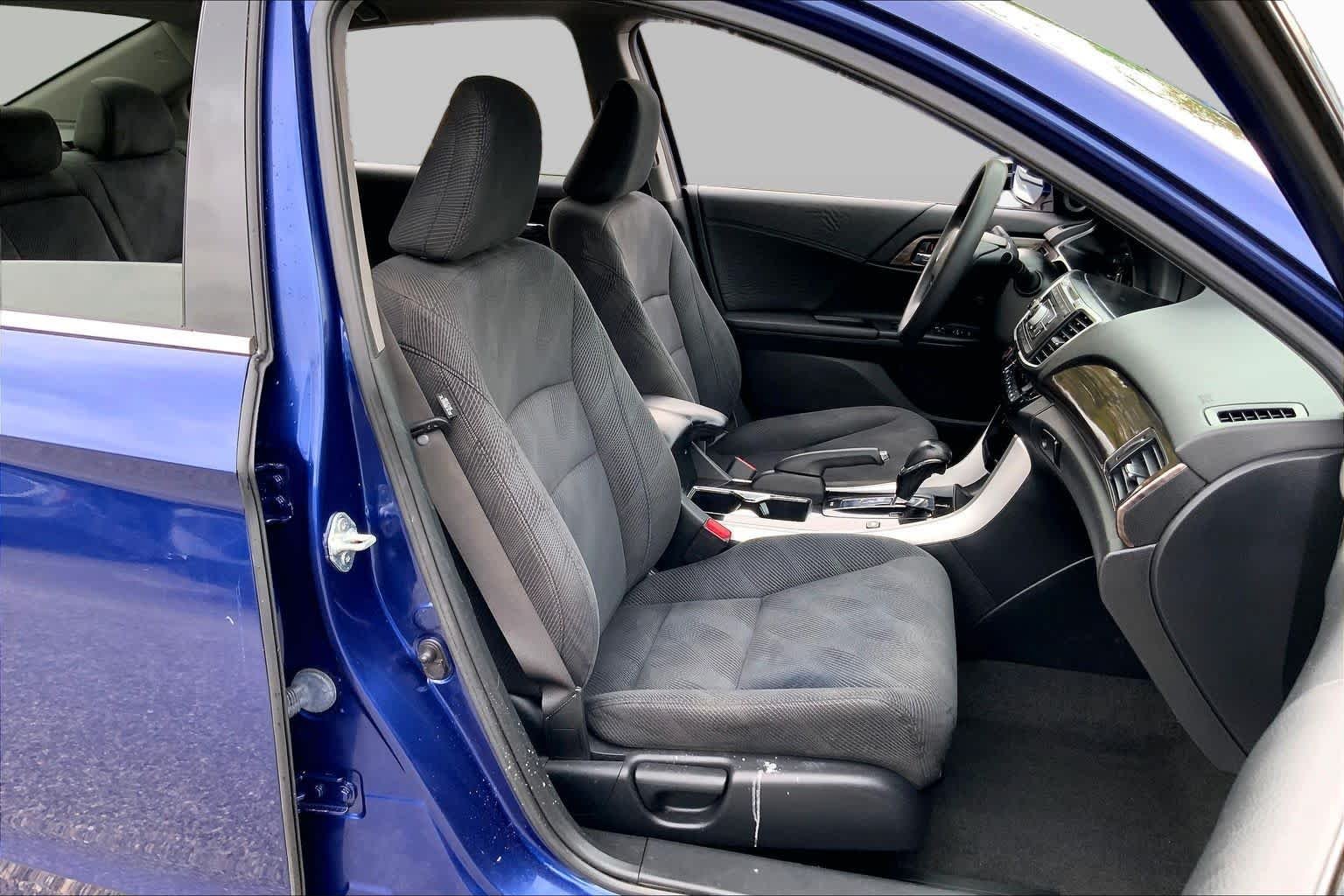 Used 2017 Blue Sky Metallic Honda  image 8
