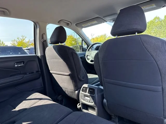 Used 2019 White Diamond Pearl Honda EX image 23