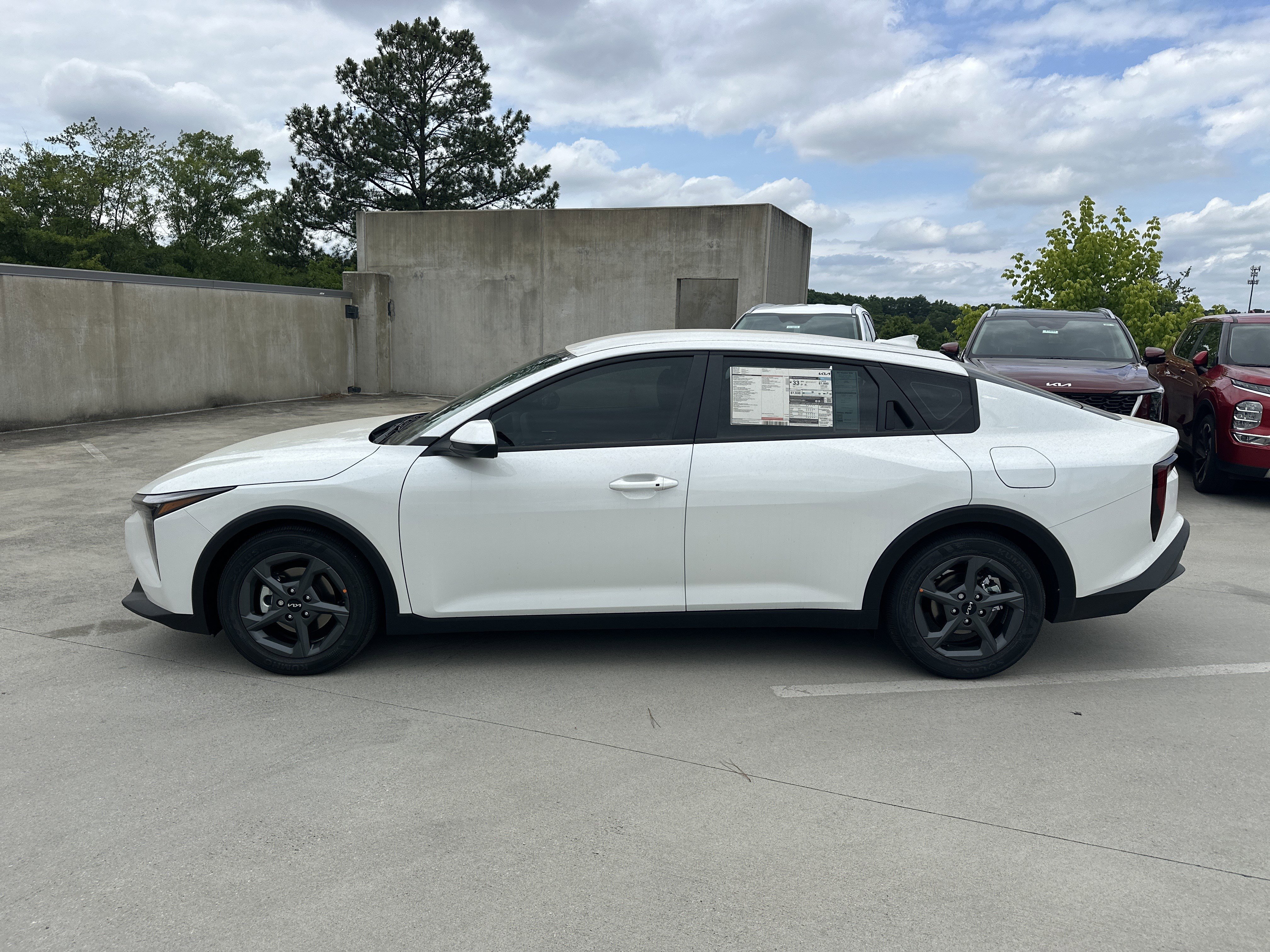 New 2026 Snow White Pearl Kia LXS image 9