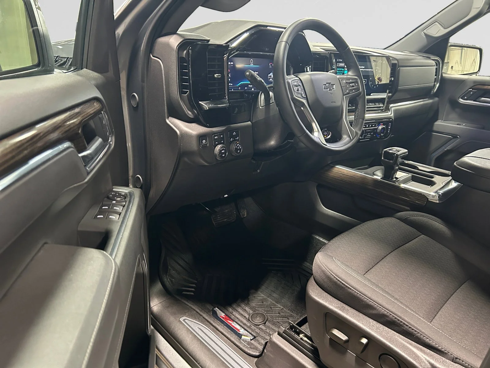 Used 2025 Silver Chevrolet LT Trail Boss Crew Cab image 13