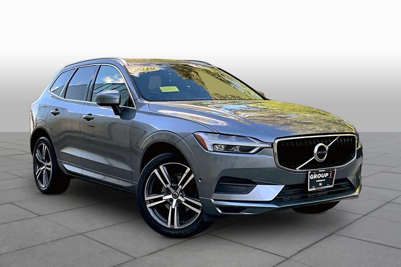 Pre-Owned 2019 Volvo XC60 Momentum