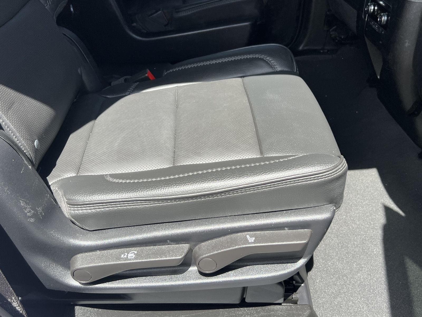 2025 GMC Yukon Denali - Photo 27