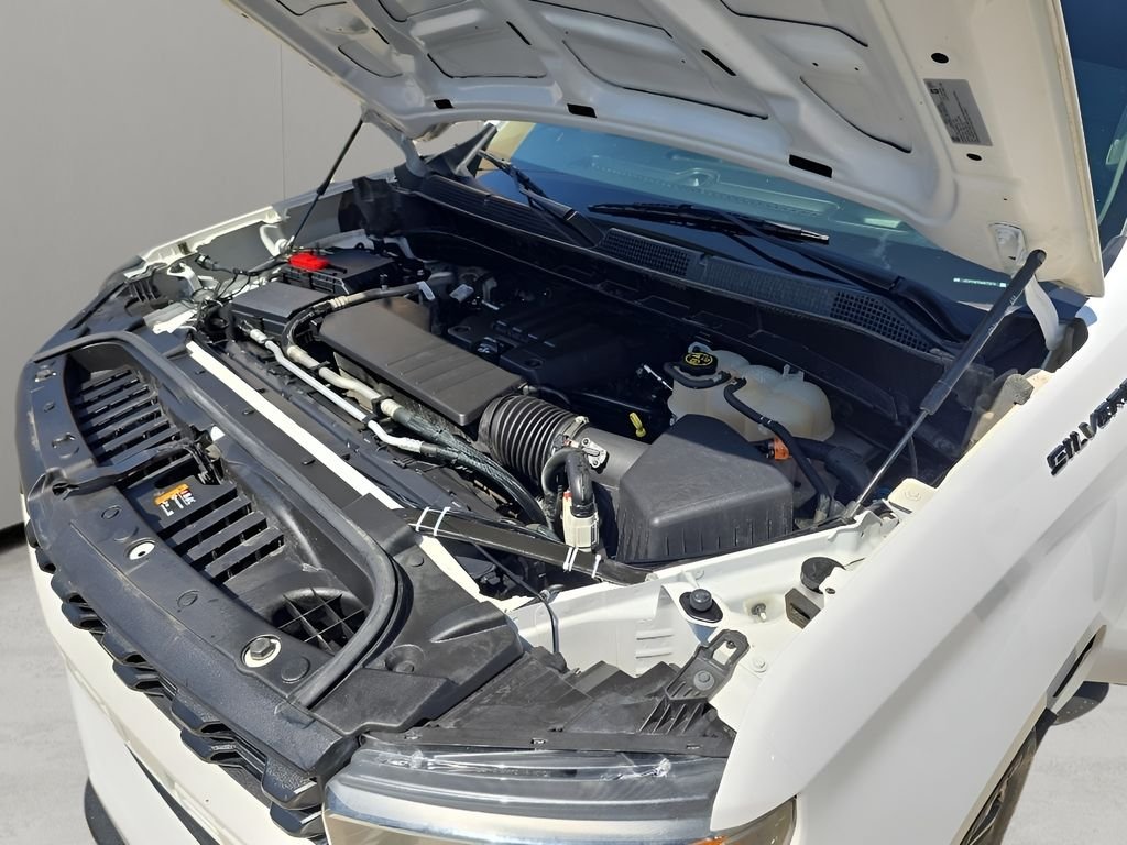 Used 2022 White Chevrolet Custom image 11