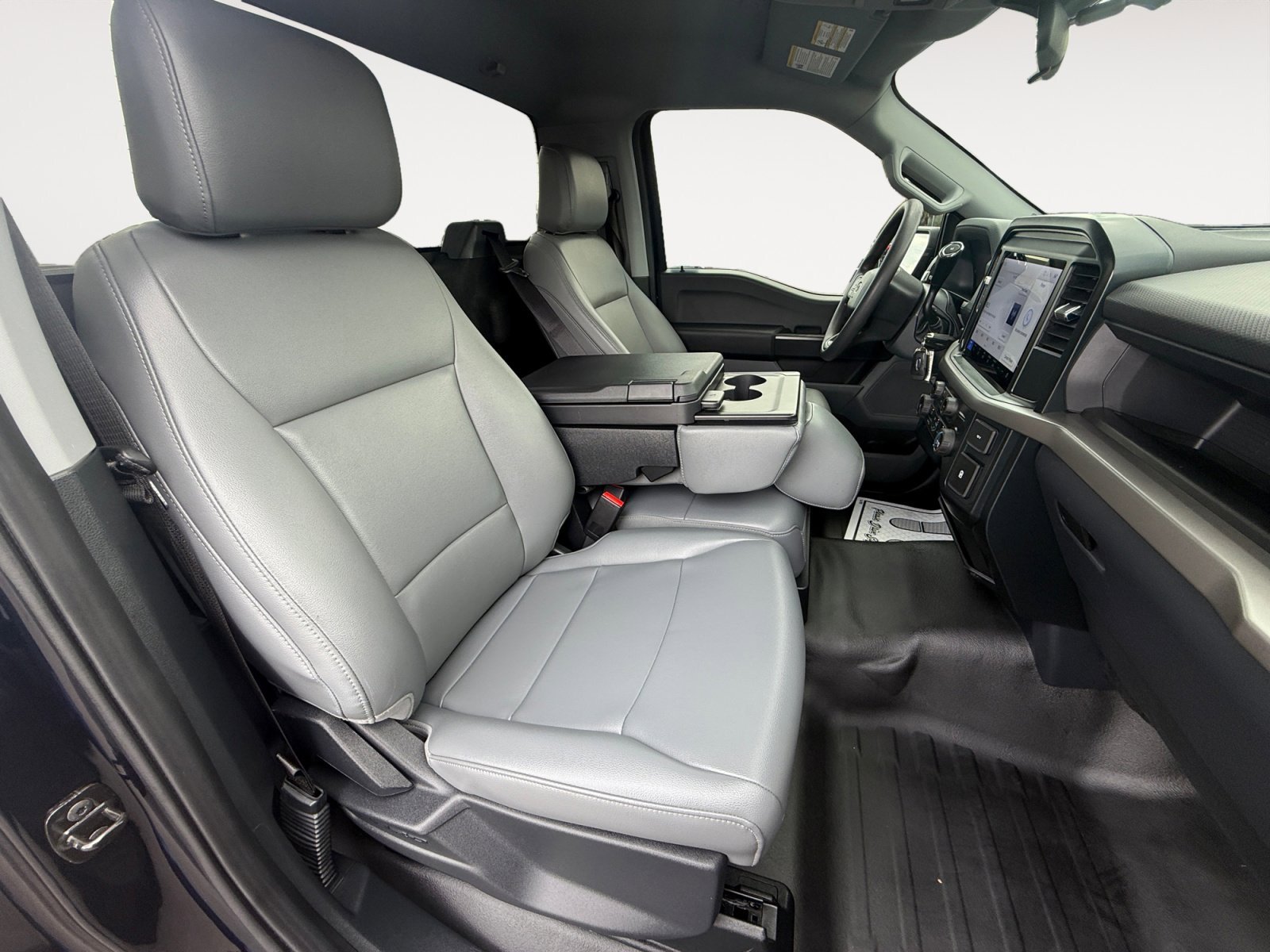 Used 2025 Blue Metallic Ford XL image 17