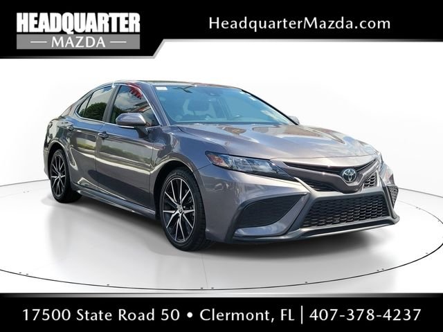 2024 Toyota Camry SE's photo