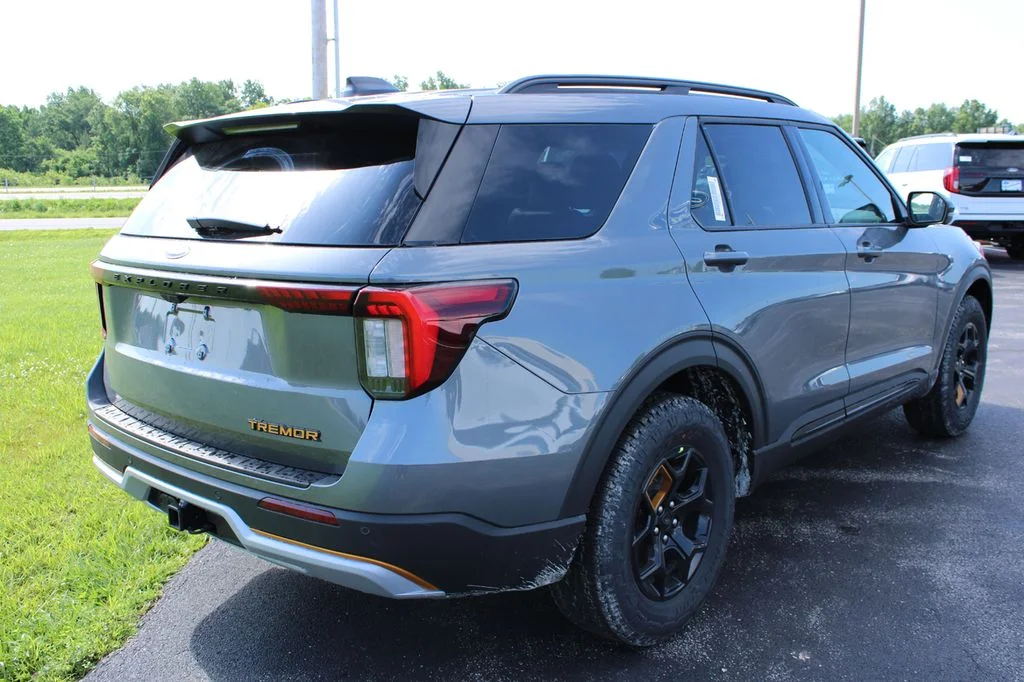 New 2026 Carbonized Gray Metallic Ford Tremor® image 14