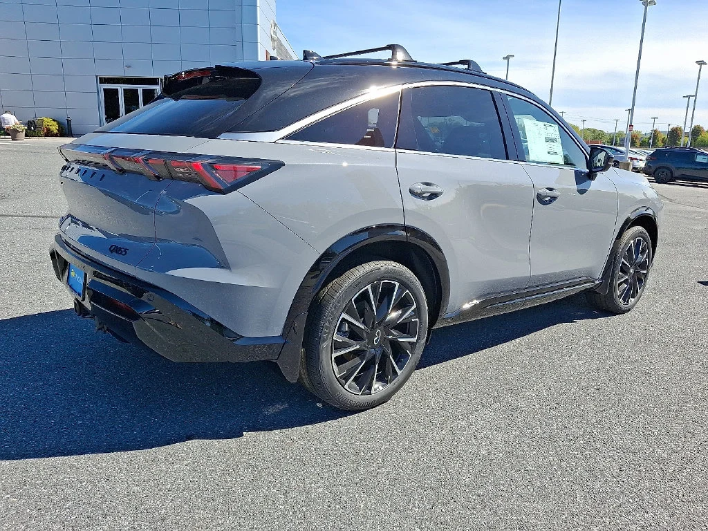 New 2027 Gray INFINITI AUTOGRAPH image 4