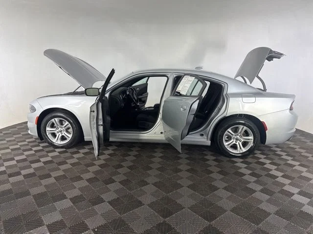 Used 2023 Silver Dodge SXT image 9