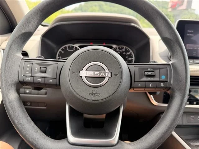 Used 2023 White Nissan SV image 18