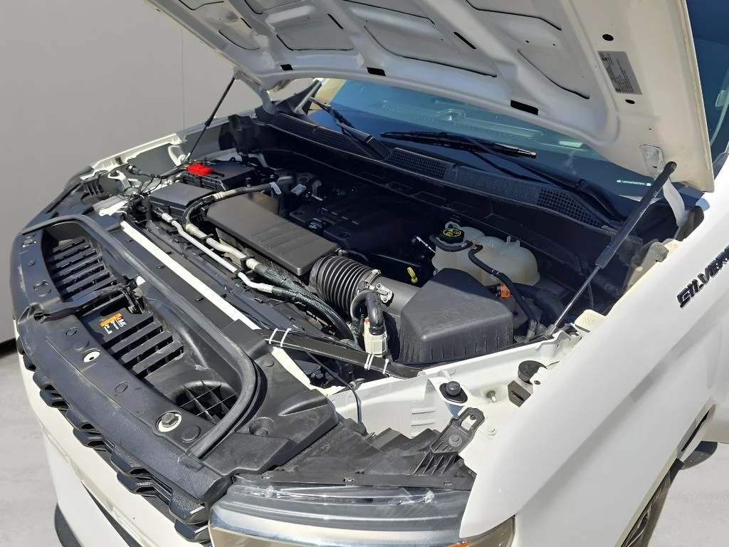 Used 2022 White Chevrolet Custom image 11