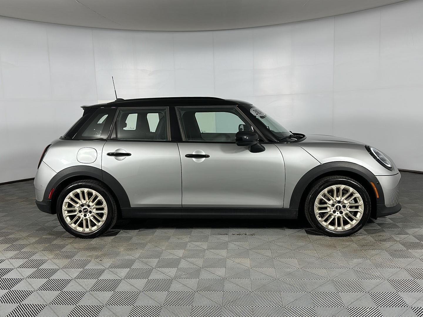 Used 2026 Melting Silver III Metallic MINI Cooper image 16