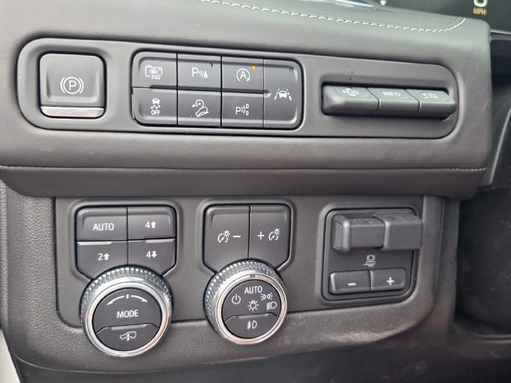 Used 2023 WHITE FROST TRICOAT GMC Denali Ultimate image 34