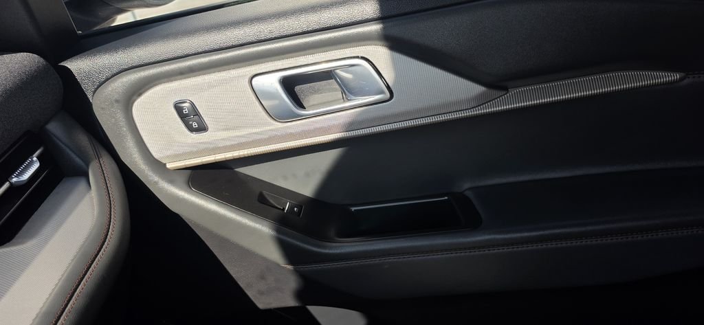 Used 2025 White Metallic Ford Active image 28
