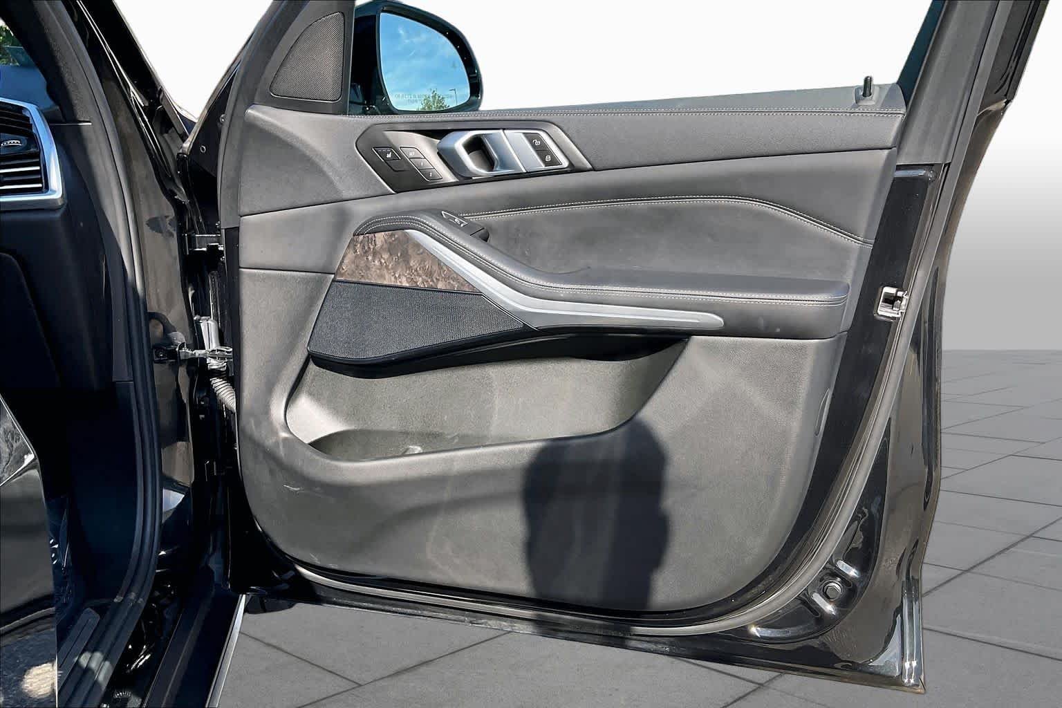 Used 2023 Black Sapphire Metallic BMW xDrive45e image 22