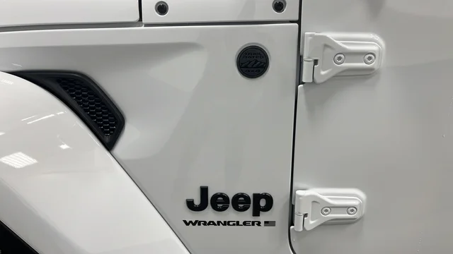 New 2026 Bright White Clear-Coat Exterior Paint Jeep Sahara image 31